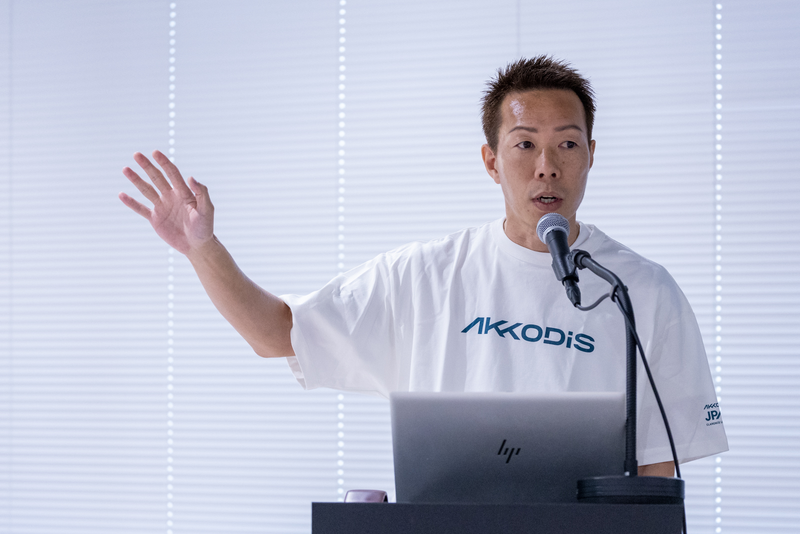 セミナー登壇者の男性によるプレゼンテーション