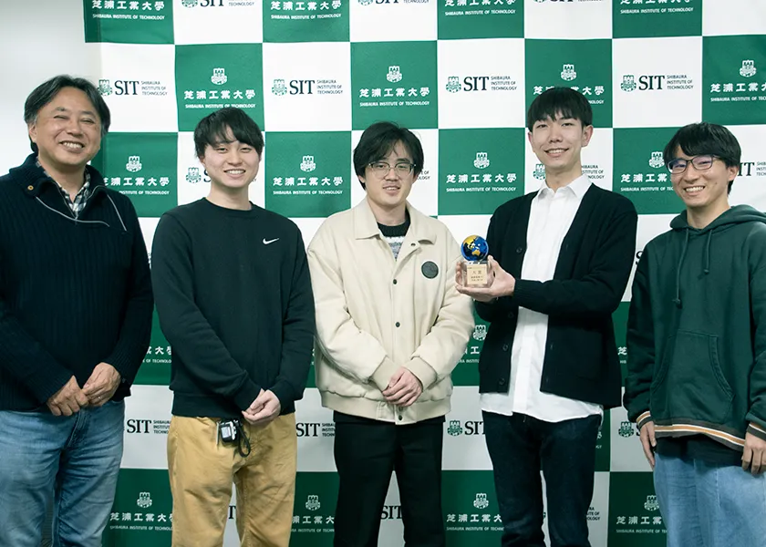 大賞を受賞した芝浦工業大学「ストーリーらーめん」チームの皆さん