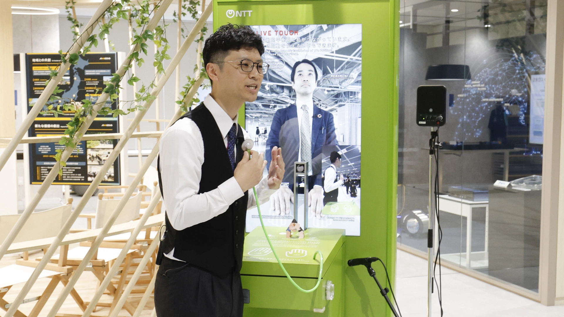 「ふれあう伝話」デモンストレーションの様子 
