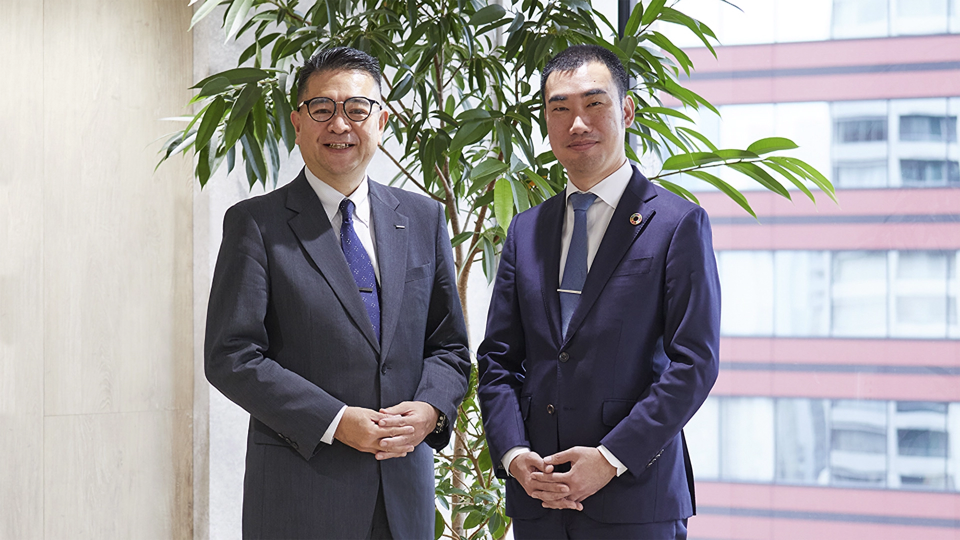 NTTデータ 冨安氏とAKKODiS 伊佐
