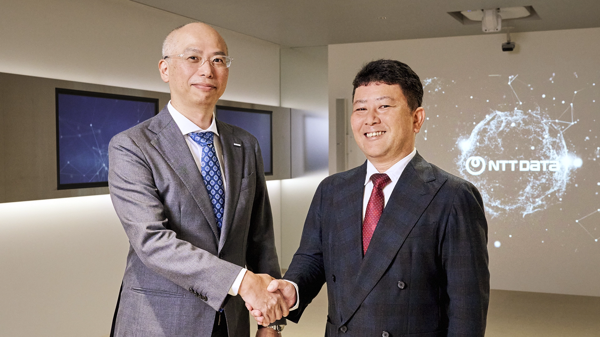 NTTデータグループ 田中氏とAKKODiS 脇