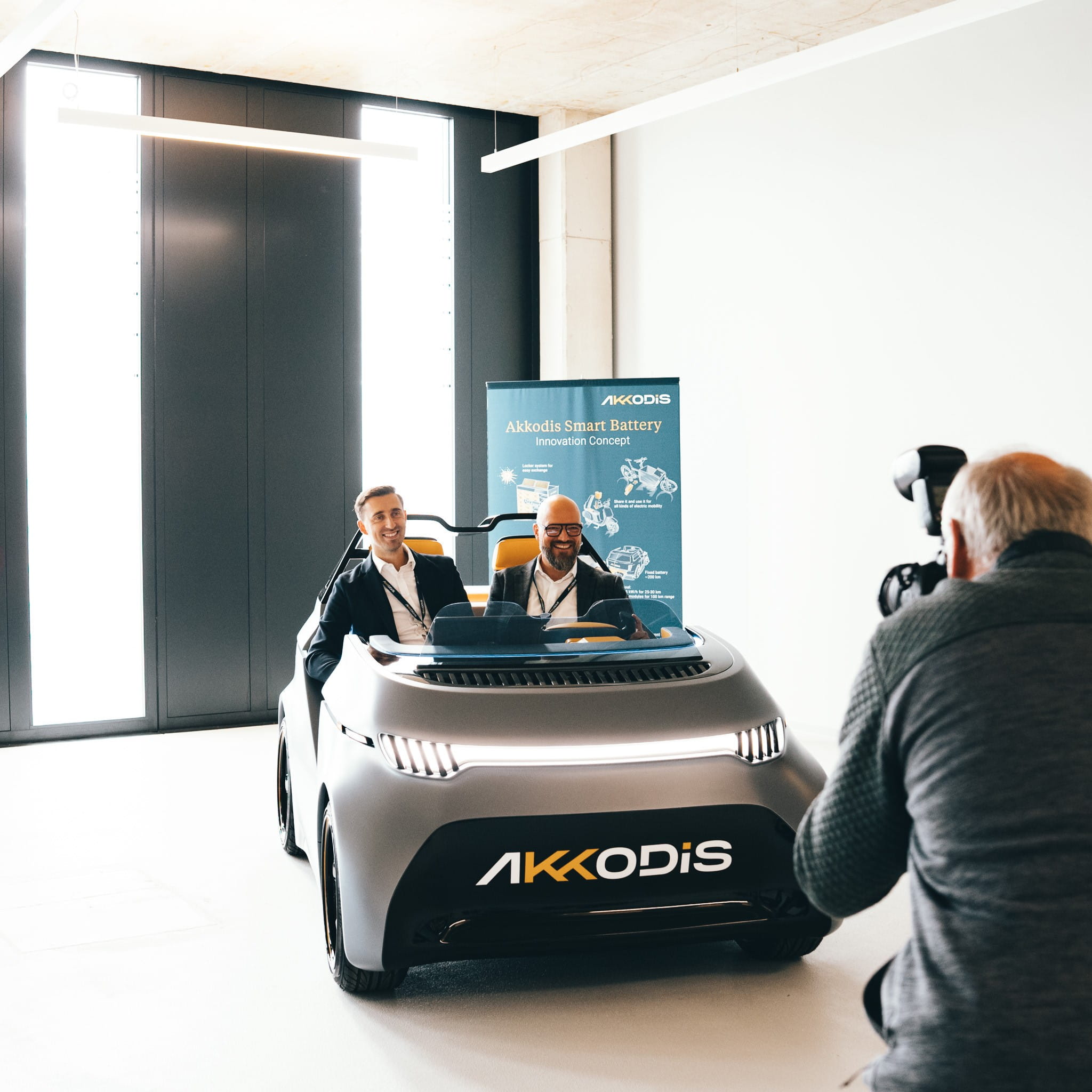 Tino Glatzel und Dr. Peter Mehrle anlässlich der Eröffnung des Innovationszentrums Eastgate in Wolfsburg. Quelle: Akkodis 
