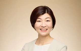 取締役 兼 People Success本部 本部長 奥田 幸江 取締役 兼 People Success本部 本部長 奥田 幸江